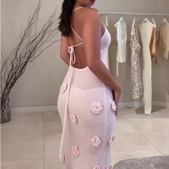 Suki Knit Maxi Dress With Flowers - Baby Pink
Size: M - Picture 2 of 5